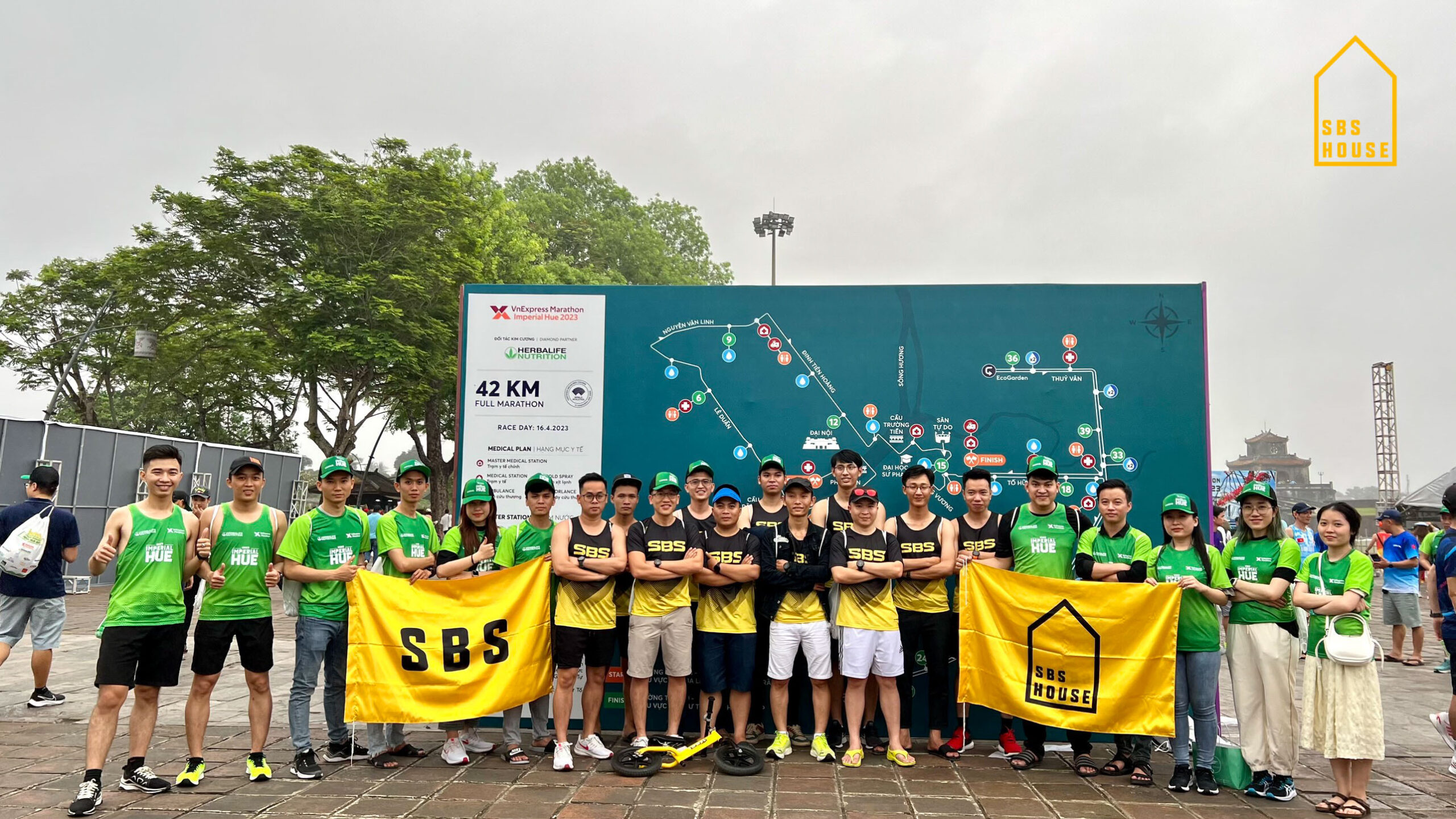 Các chân chạy nhà SBS tham gia giải chạy Marathon VN Express Hue 2023