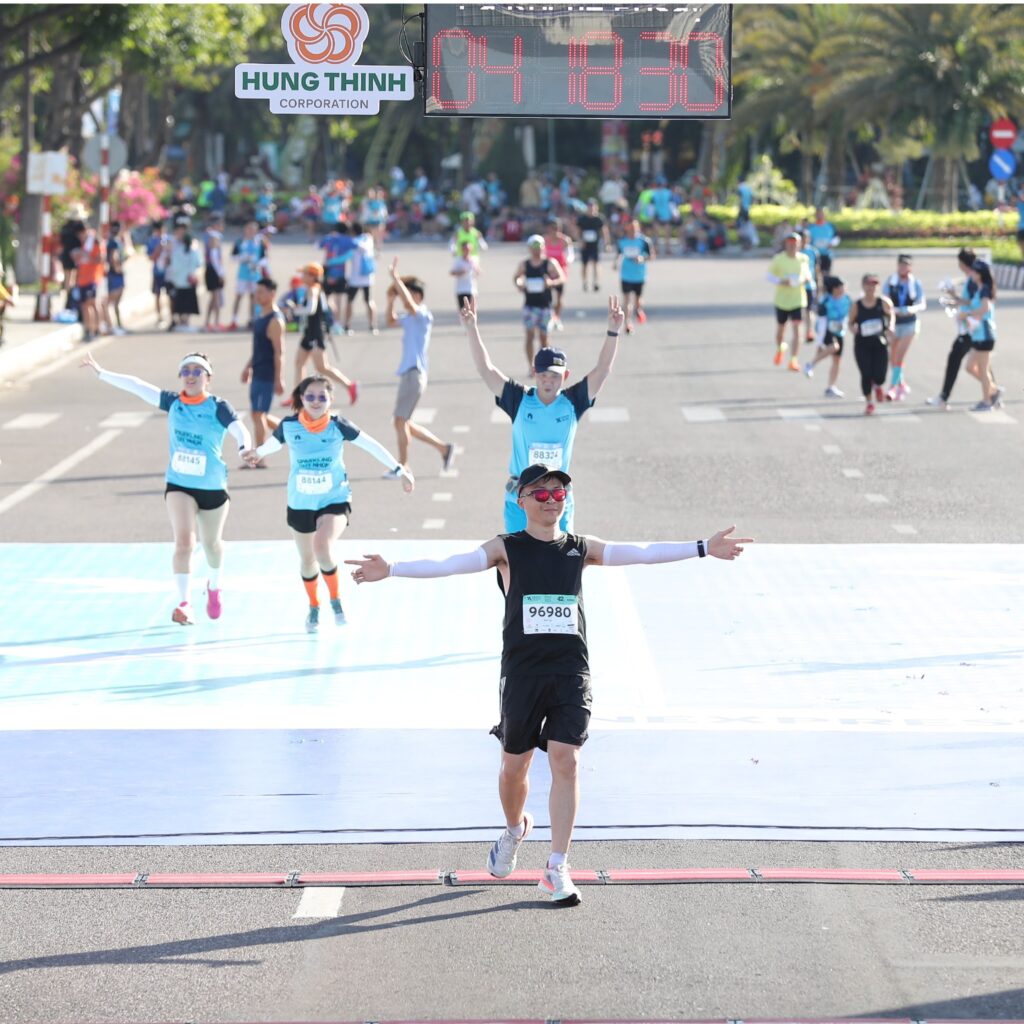 lãnh đạo SBS về đích 42km