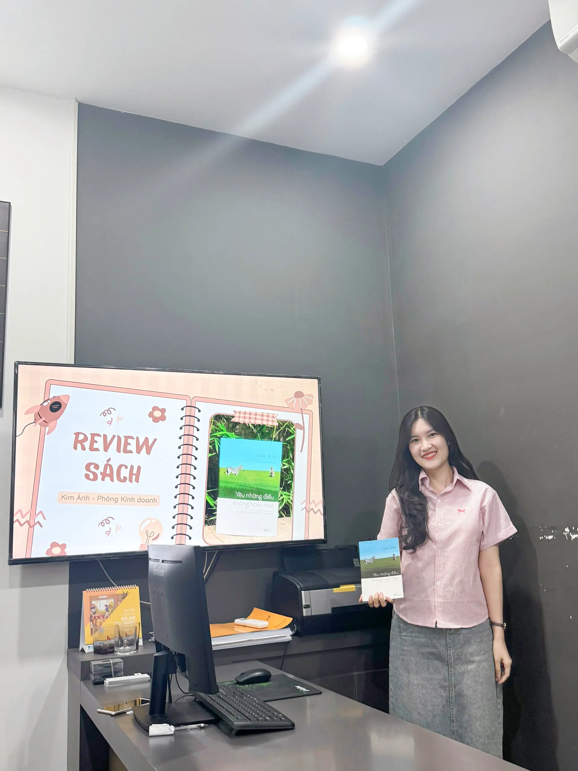 Kim Ánh mang đến buổi chia sẻ cuốn sách yêu những điều không hoàn hảo