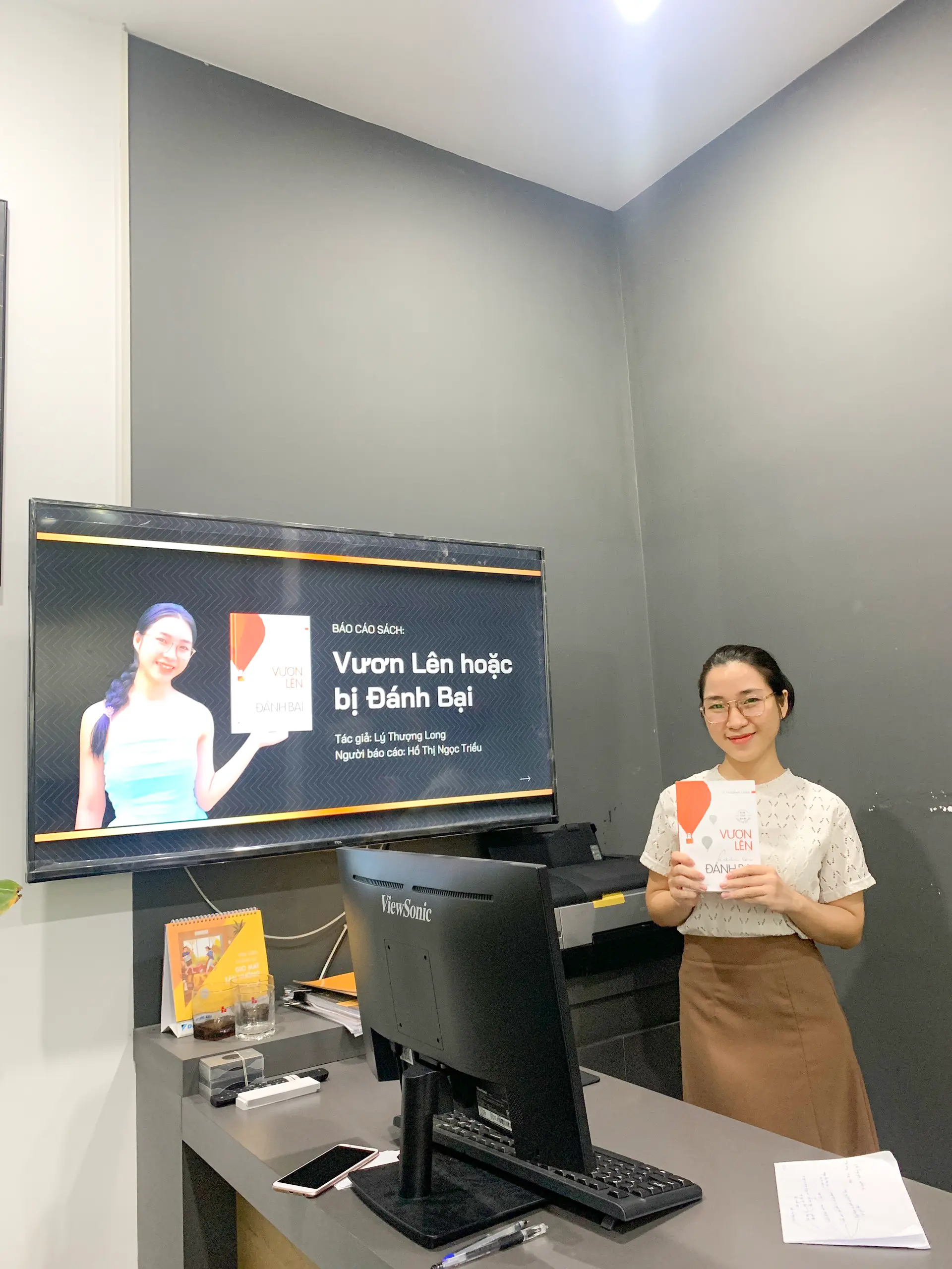 Ngọc Triều với cuốn sách Vươn lên hay bị đánh bại