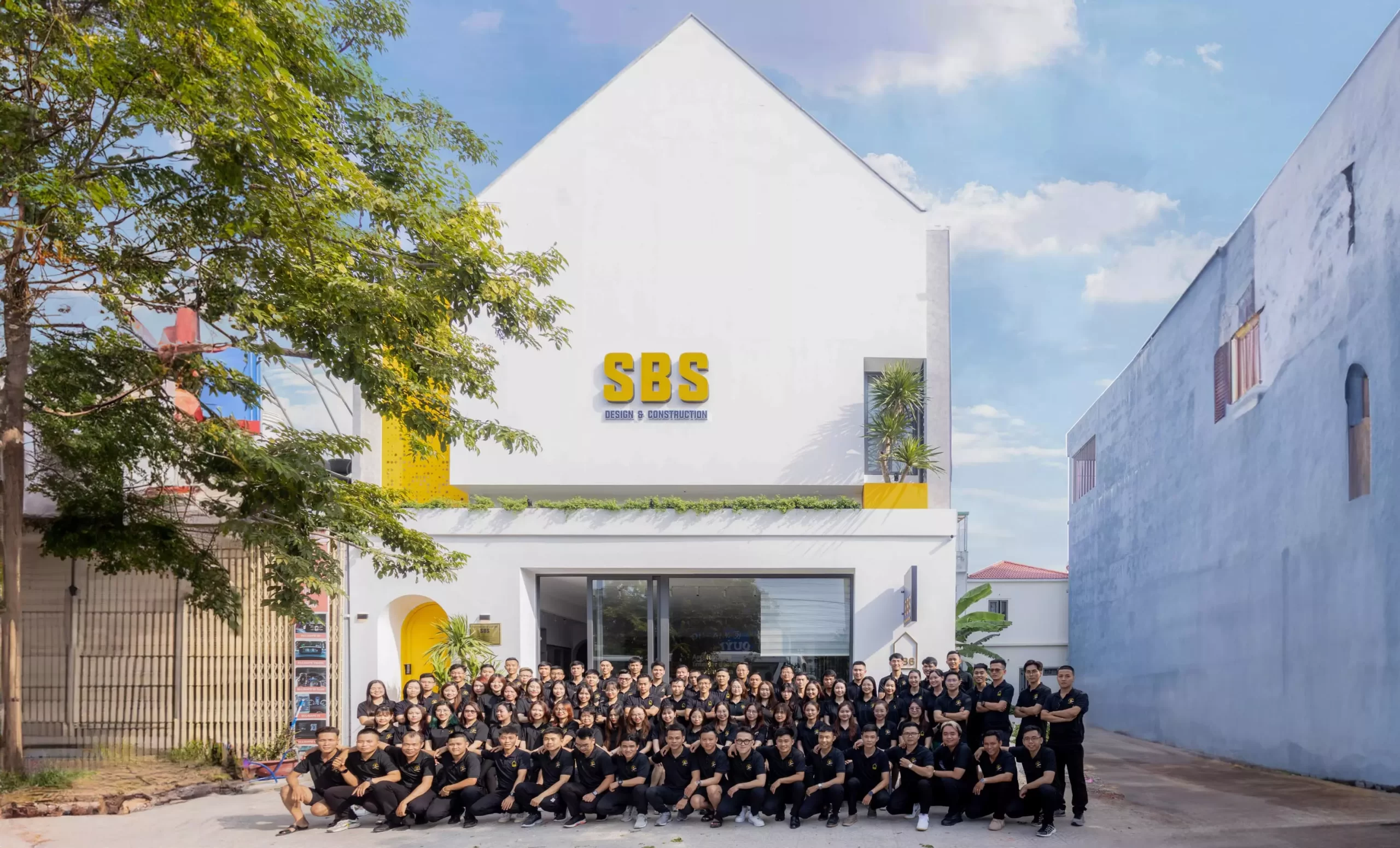 Toàn thể cán bộ nhân viên tại SBS HOUSE năm 2023