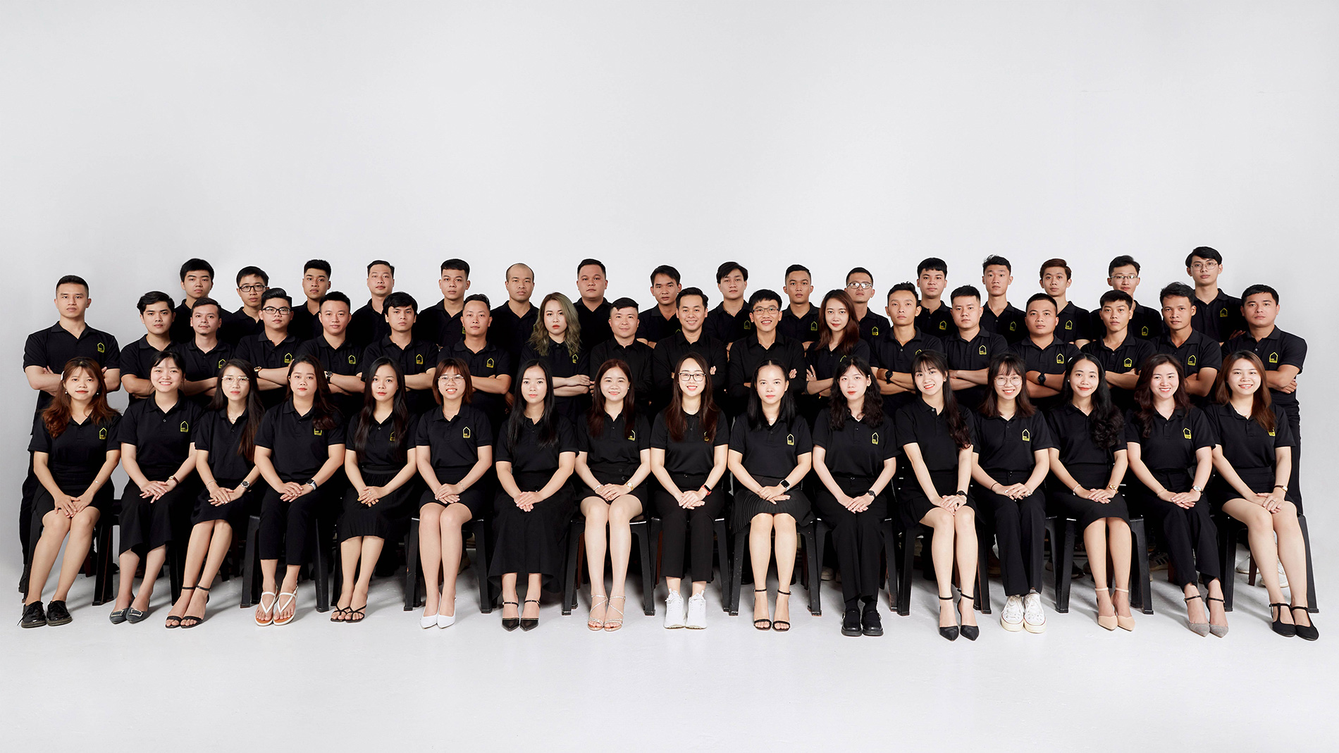 Toàn thể cán bộ nhân viên tại SBS HOUSE năm 2022