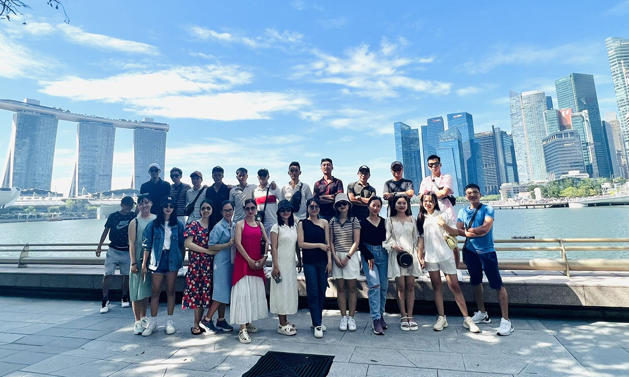 Kiến trúc sư, kỹ sư SBS HOUSE tham quan học hỏi các showroom nội thất tại Singapore