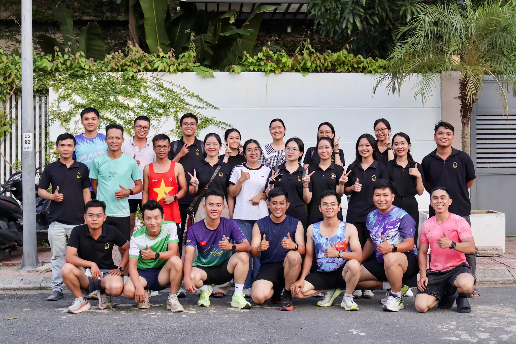 Những bước chân sau giờ làm, phòng Marketing và Thi công gặp nhau trong một nhịp chạy chung.