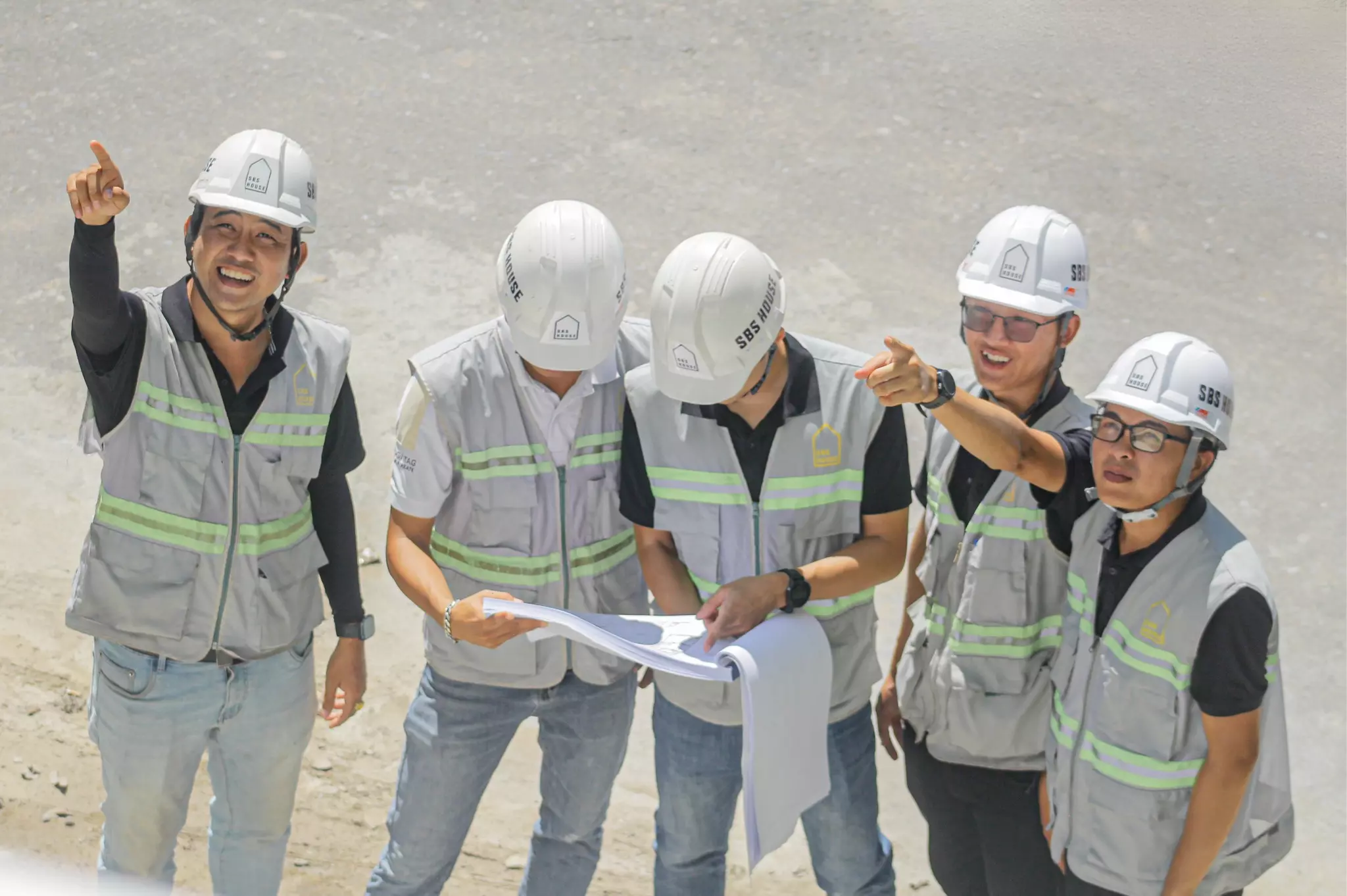 Ngày ngày các giám sát của SBS vẫn miệt mài với phần việc của mình, không ngừng update kiến thức chuyên môn để mang đến nhiều giá trị hơn nữa