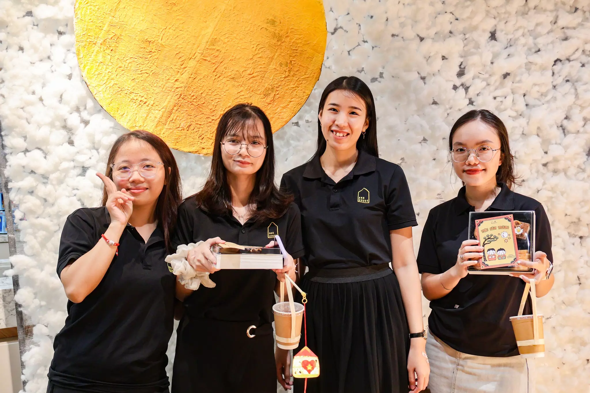 Những cô gái Phòng Kế hoạch