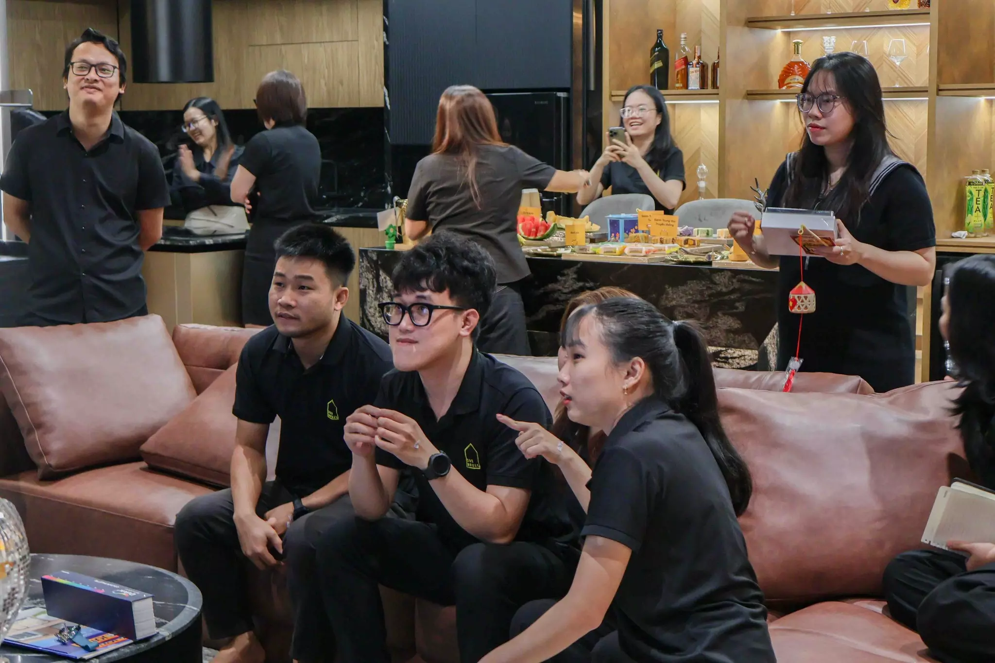 Khoảnh khắc cùng nhau tạo nên mùa trăng trọn vẹn.