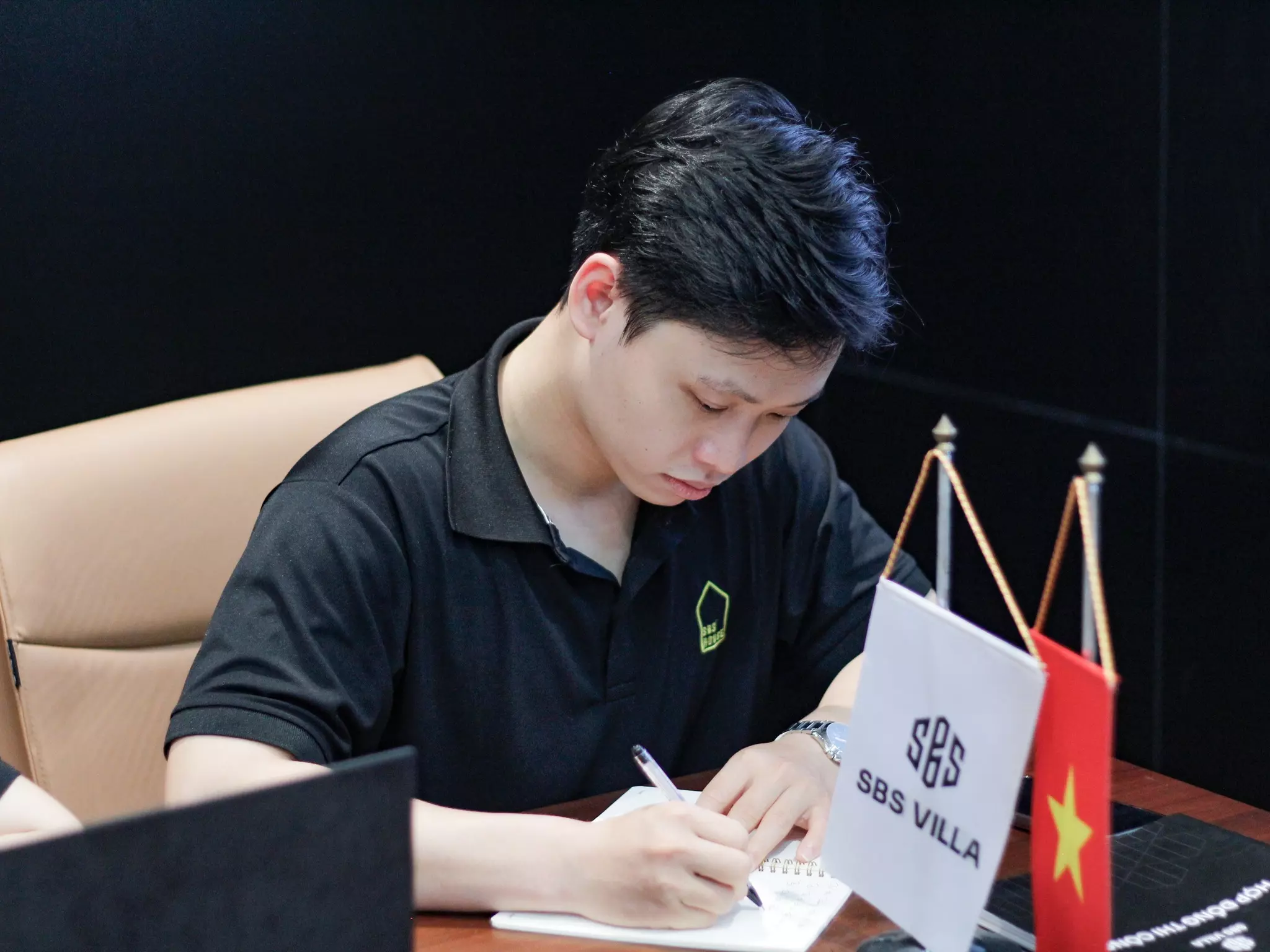 Những ngày cao điểm, cả phòng cùng nhau giữ sự chỉn chu cần thiết.