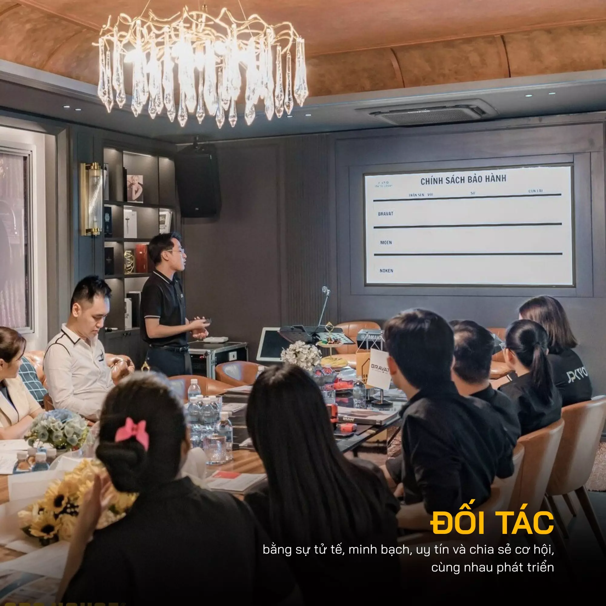 Đồng hành với đối tác, nhà cung cấp bằng sự minh bạch, uy tín và chia sẻ cơ hội, cùng nhau phát triển