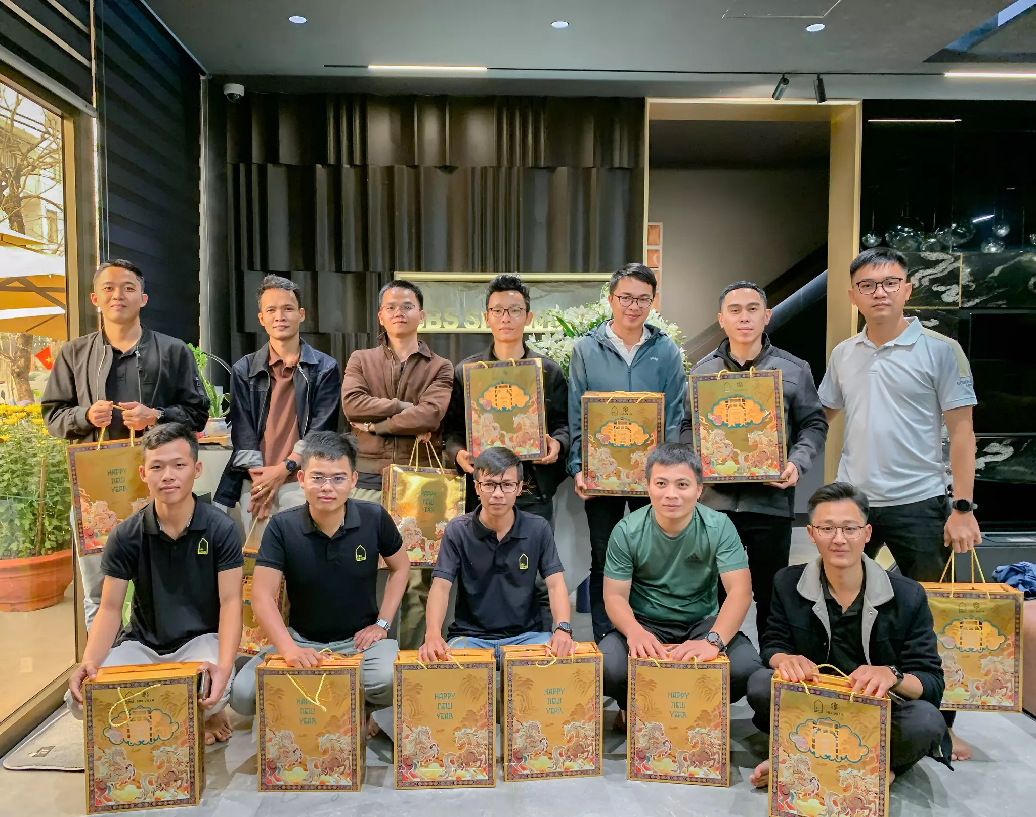 Tết đủ mang thông điệp về sự đồng hành giữa những con người đang cùng làm nghề, cùng chia sẻ mục tiêu, cùng tin vào giá trị lâu dài của sự tử tế và kỷ luật