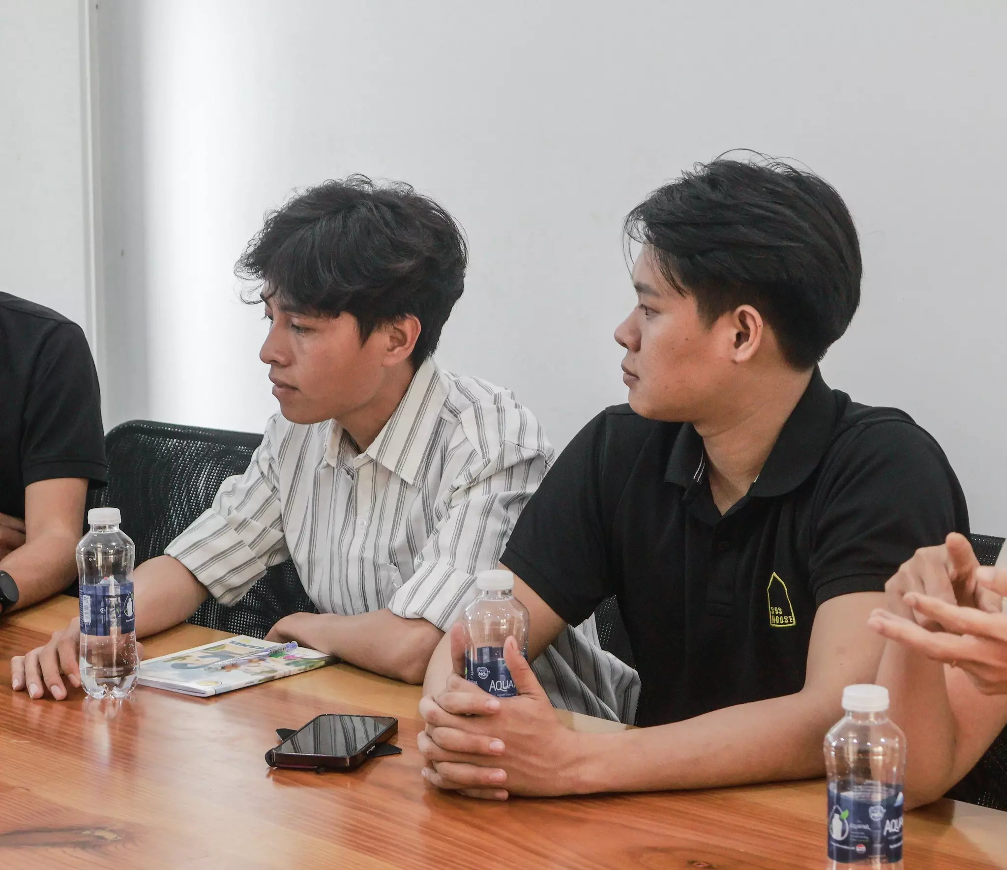 Học hỏi bằng cách chủ động cập nhật kiến thức chuyên môn, chịu khó tìm hiểu thêm trước khi bắt tay vào công việc