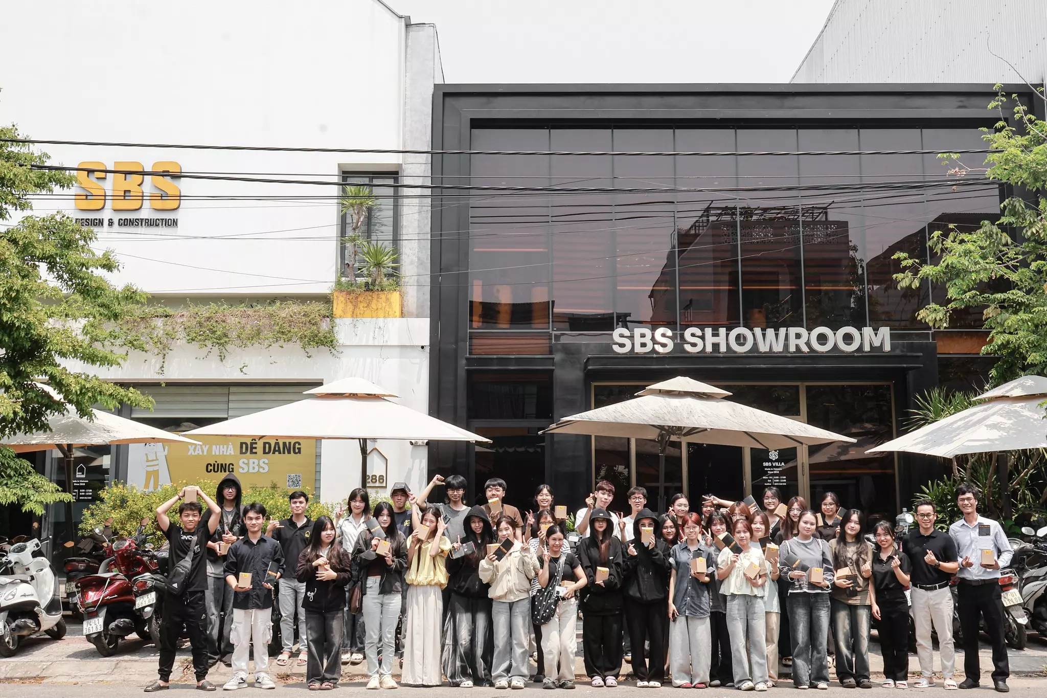 SBS đón đoàn sinh viên Kiến trúc tham quan Showroom